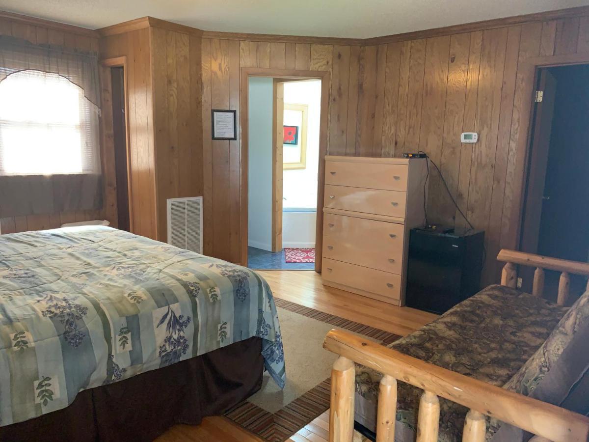 Phillips Historic Motel & Cottages Робинсвил Екстериор снимка