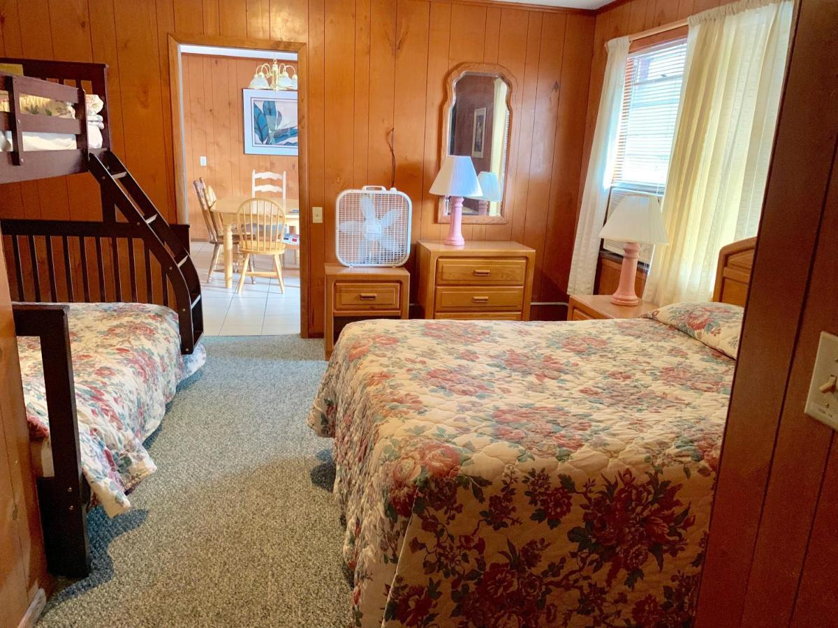Phillips Historic Motel & Cottages Робинсвил Екстериор снимка