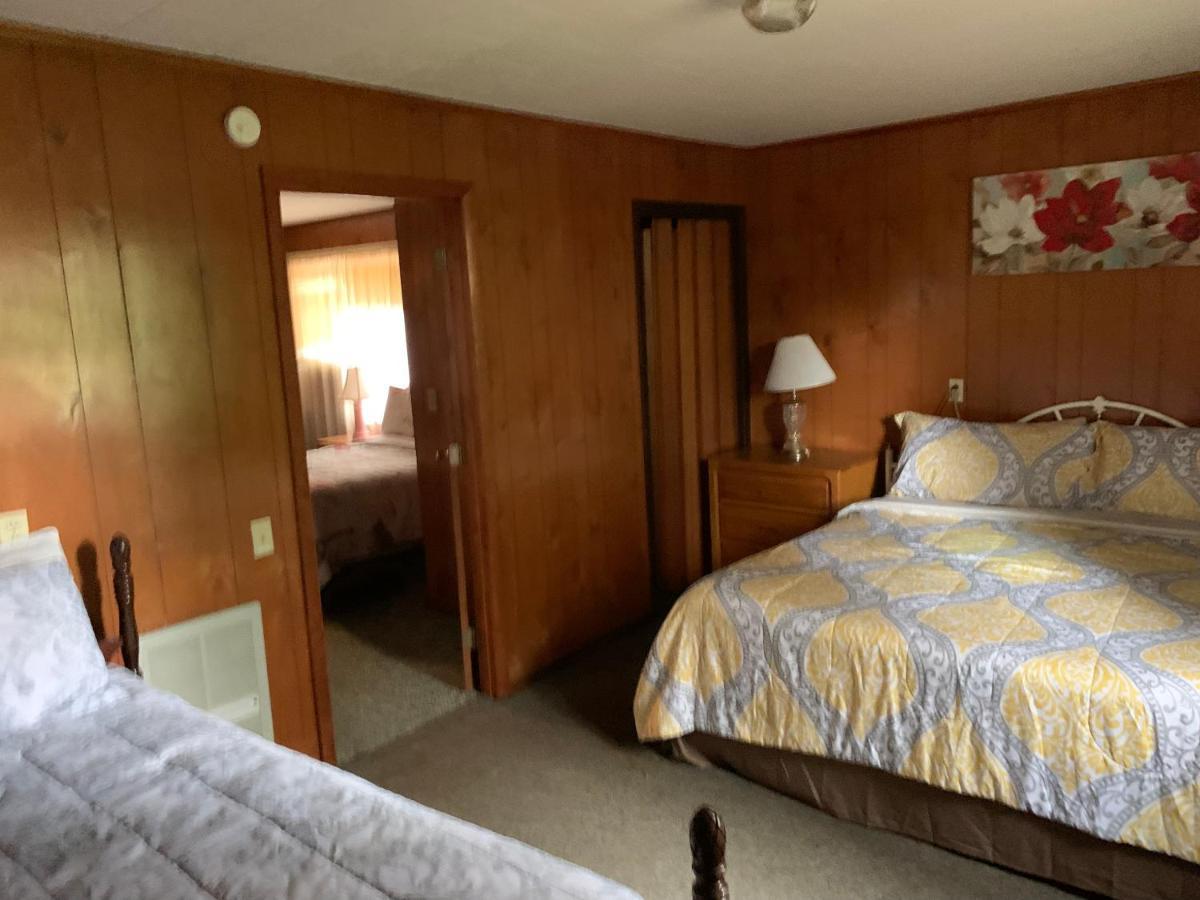 Phillips Historic Motel & Cottages Робинсвил Екстериор снимка