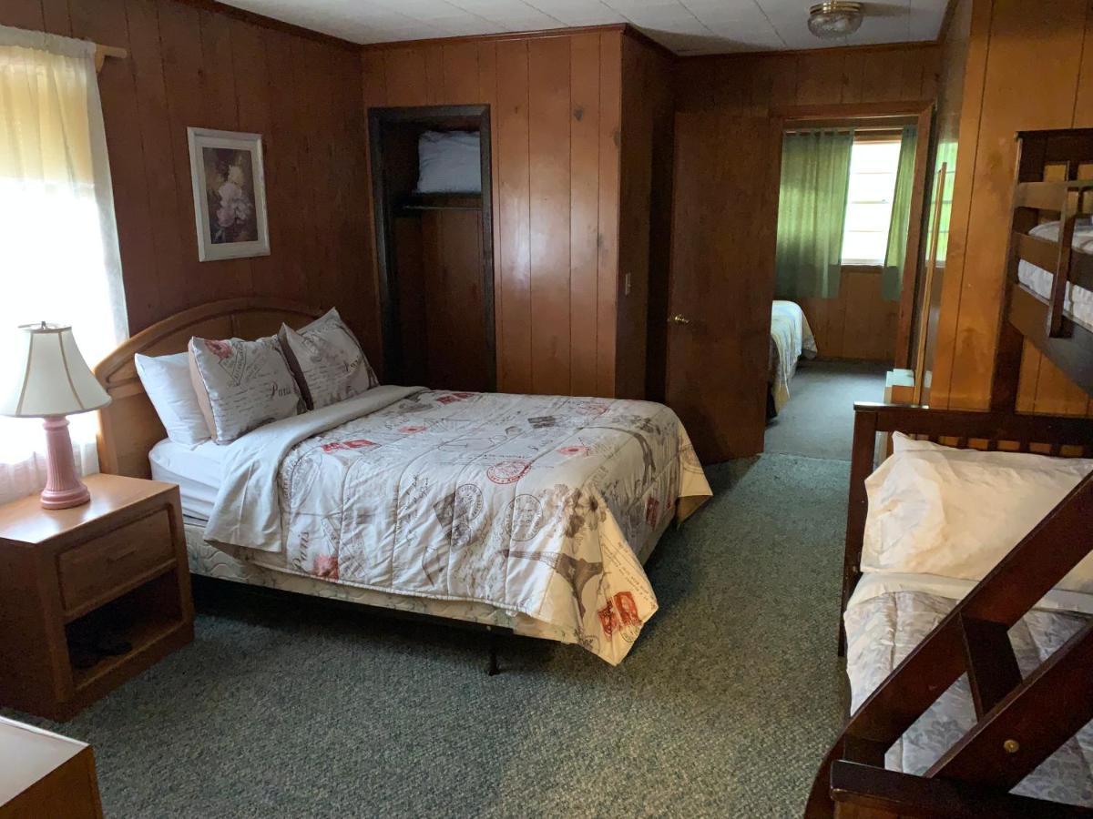 Phillips Historic Motel & Cottages Робинсвил Екстериор снимка