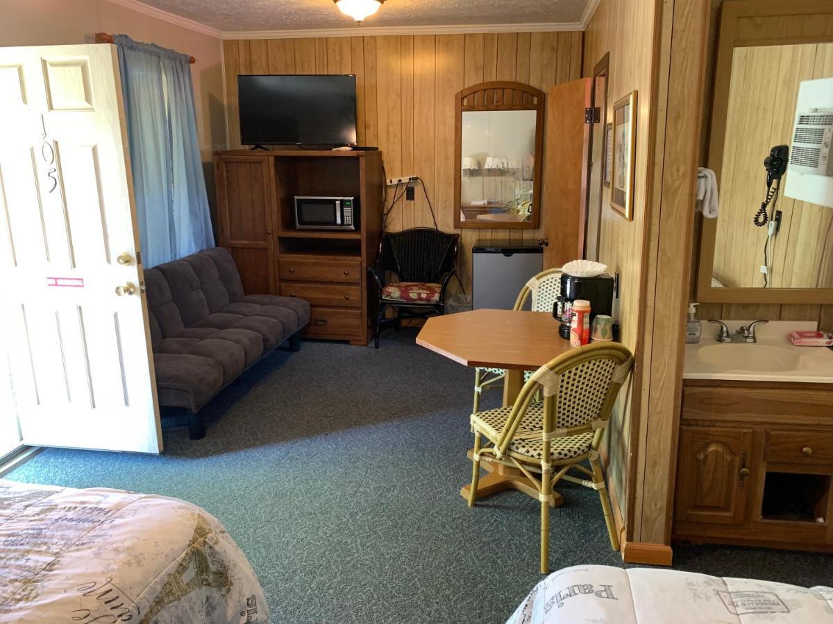Phillips Historic Motel & Cottages Робинсвил Екстериор снимка