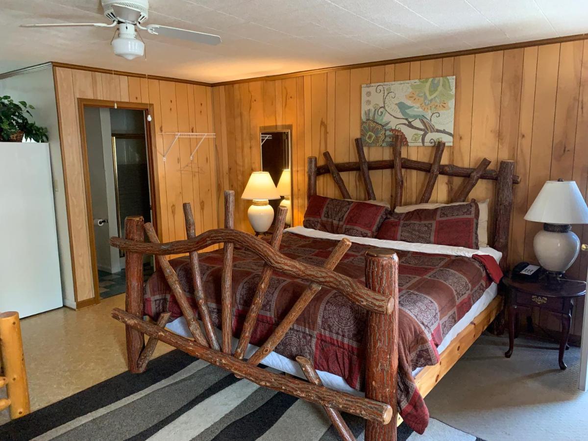 Phillips Historic Motel & Cottages Робинсвил Екстериор снимка