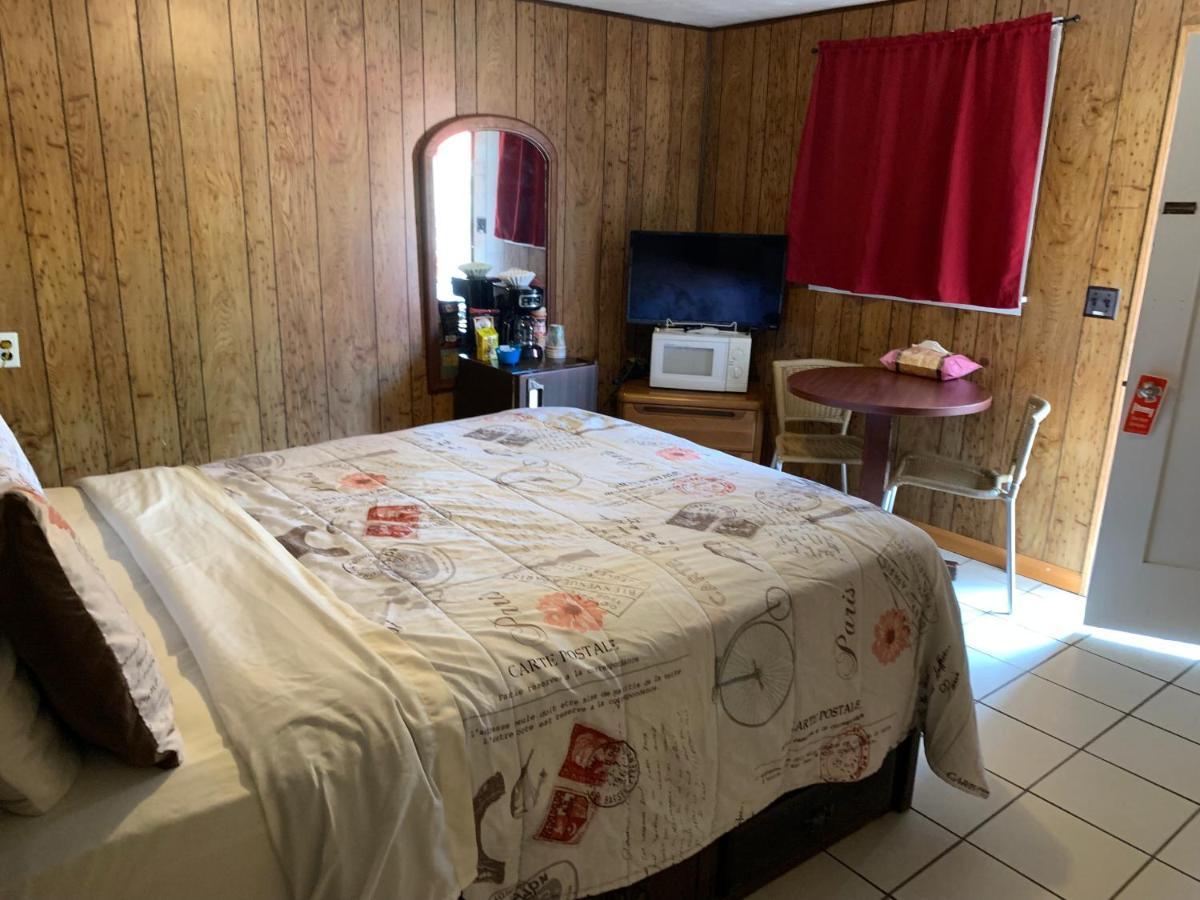 Phillips Historic Motel & Cottages Робинсвил Екстериор снимка