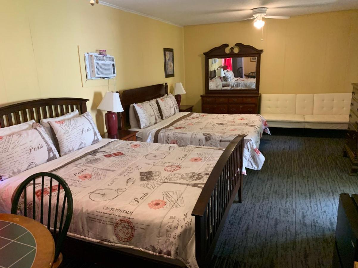 Phillips Historic Motel & Cottages Робинсвил Екстериор снимка