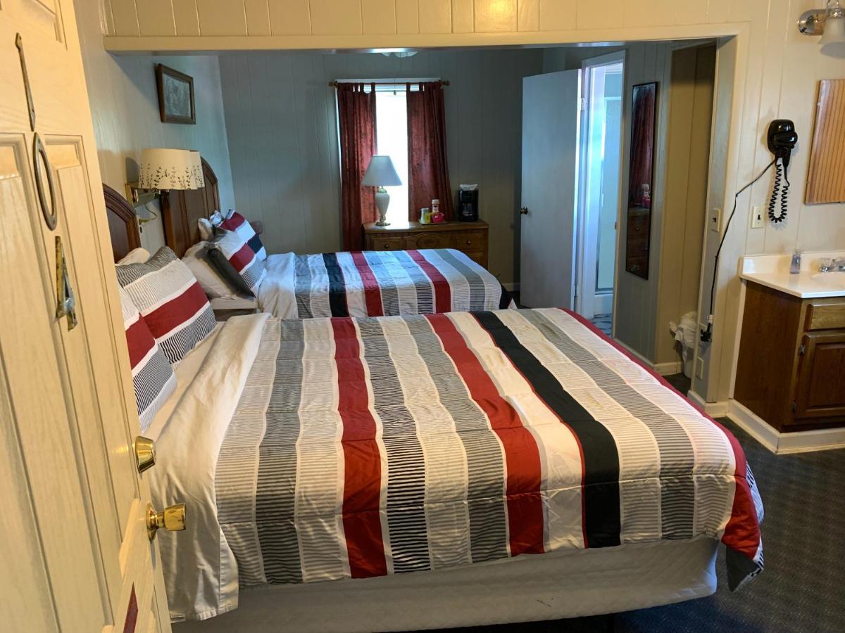 Phillips Historic Motel & Cottages Робинсвил Екстериор снимка