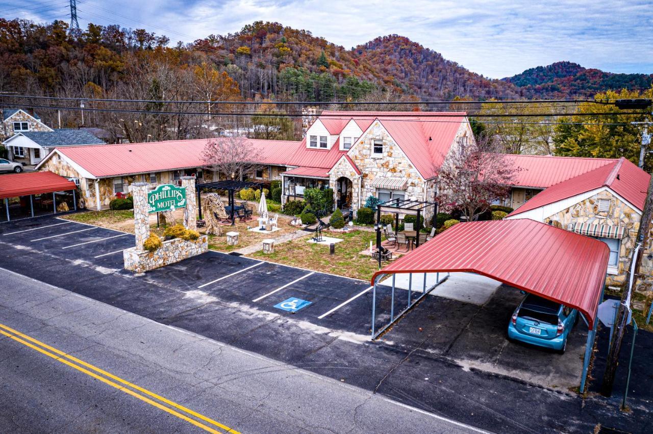 Phillips Historic Motel & Cottages Робинсвил Екстериор снимка