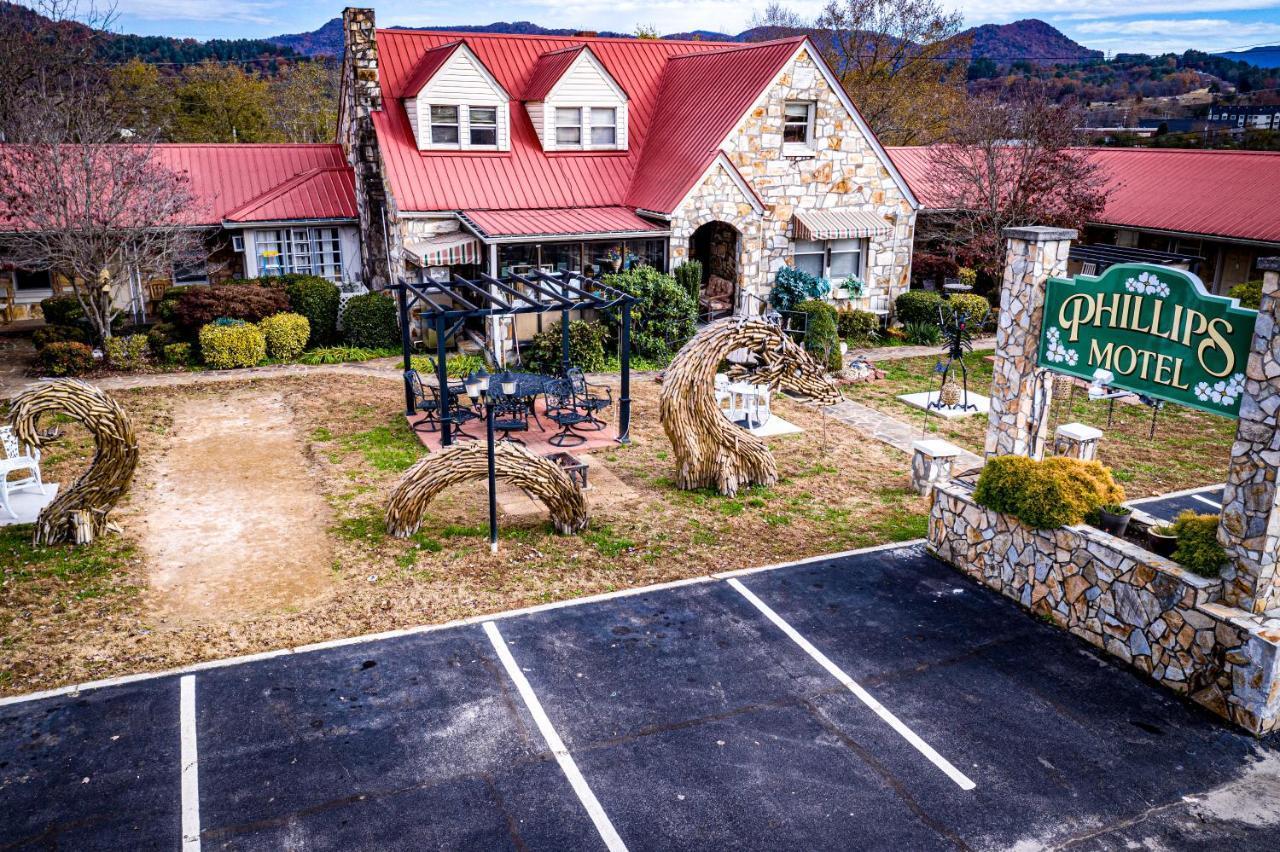 Phillips Historic Motel & Cottages Робинсвил Екстериор снимка