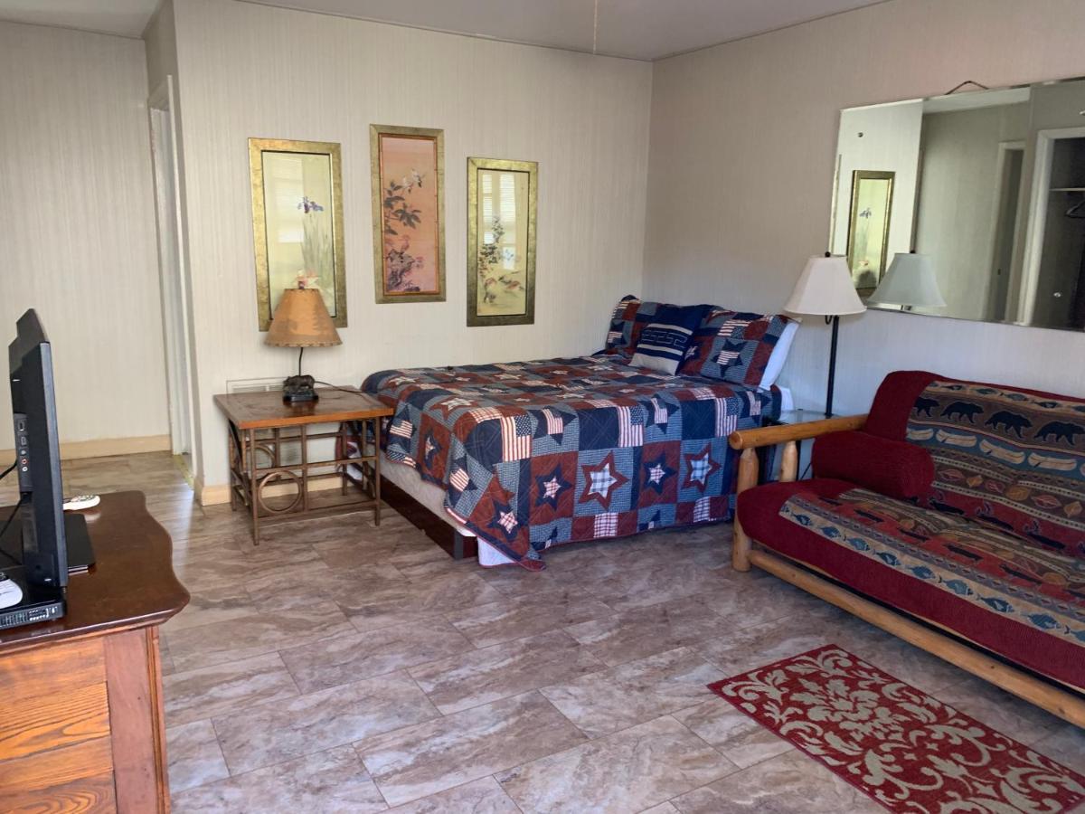 Phillips Historic Motel & Cottages Робинсвил Екстериор снимка