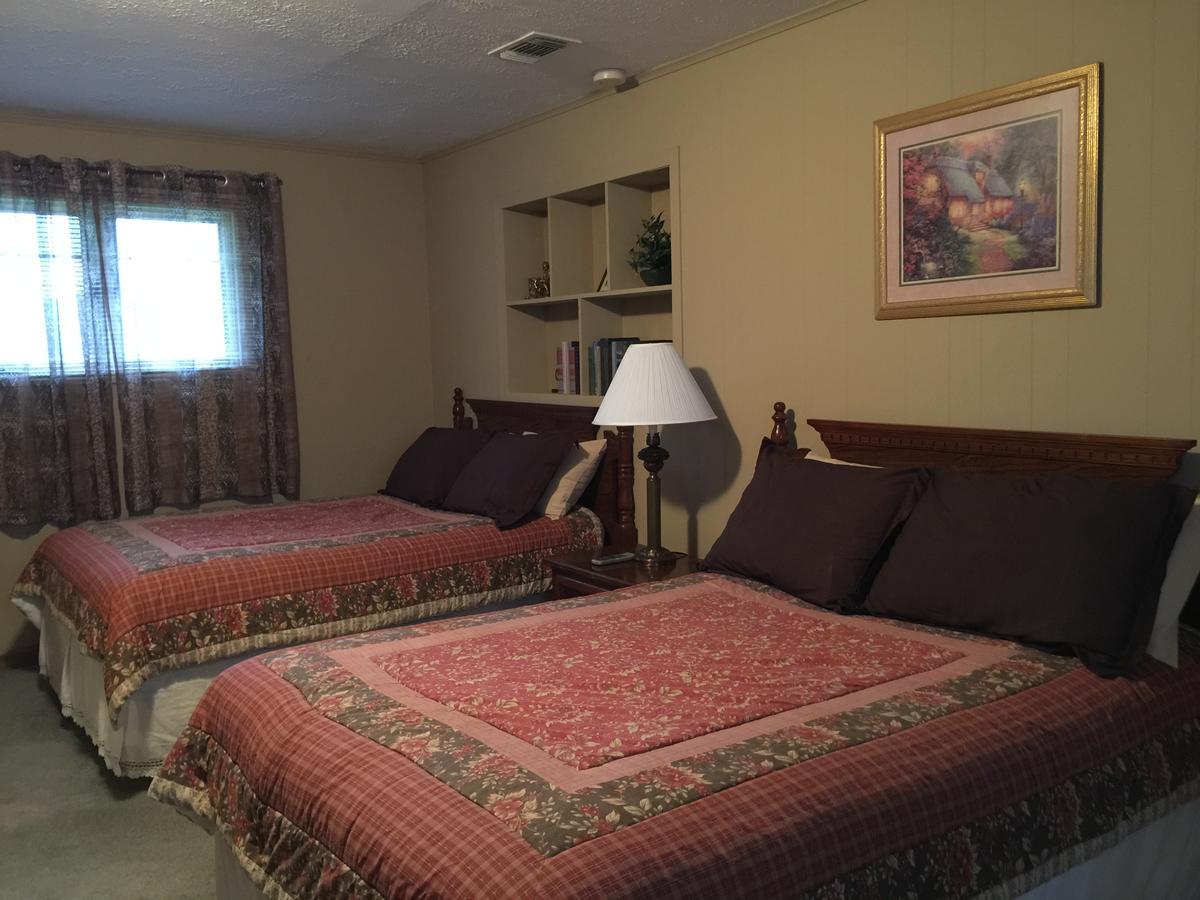 Phillips Historic Motel & Cottages Робинсвил Екстериор снимка