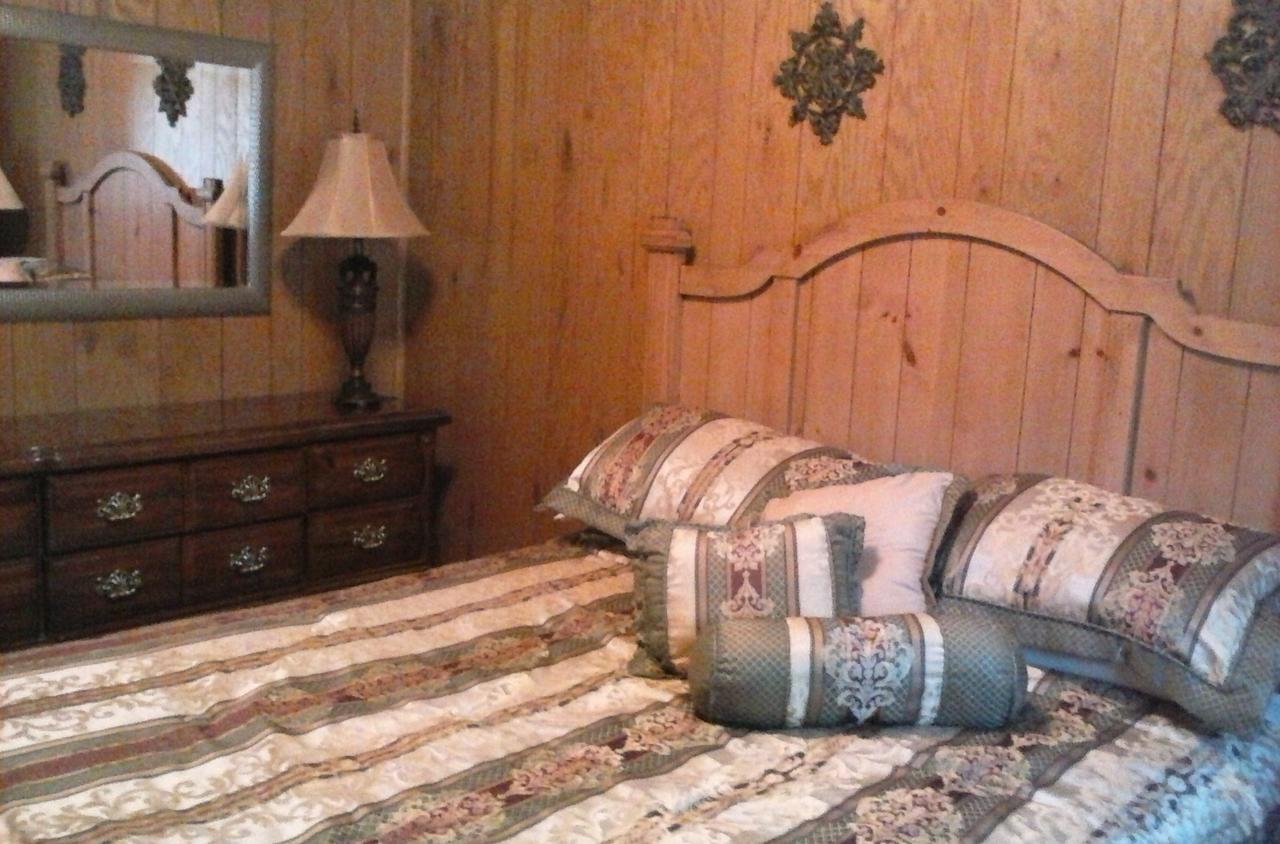 Phillips Historic Motel & Cottages Робинсвил Екстериор снимка