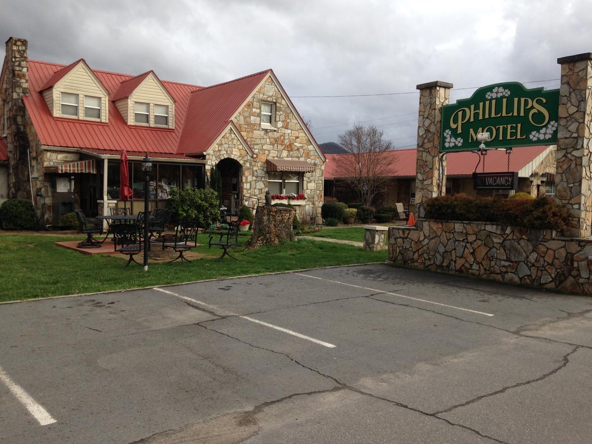 Phillips Historic Motel & Cottages Робинсвил Екстериор снимка