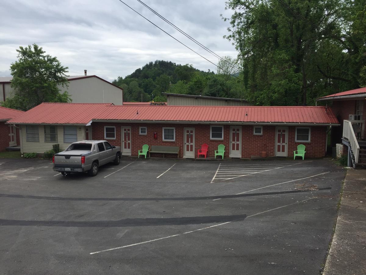 Phillips Historic Motel & Cottages Робинсвил Екстериор снимка