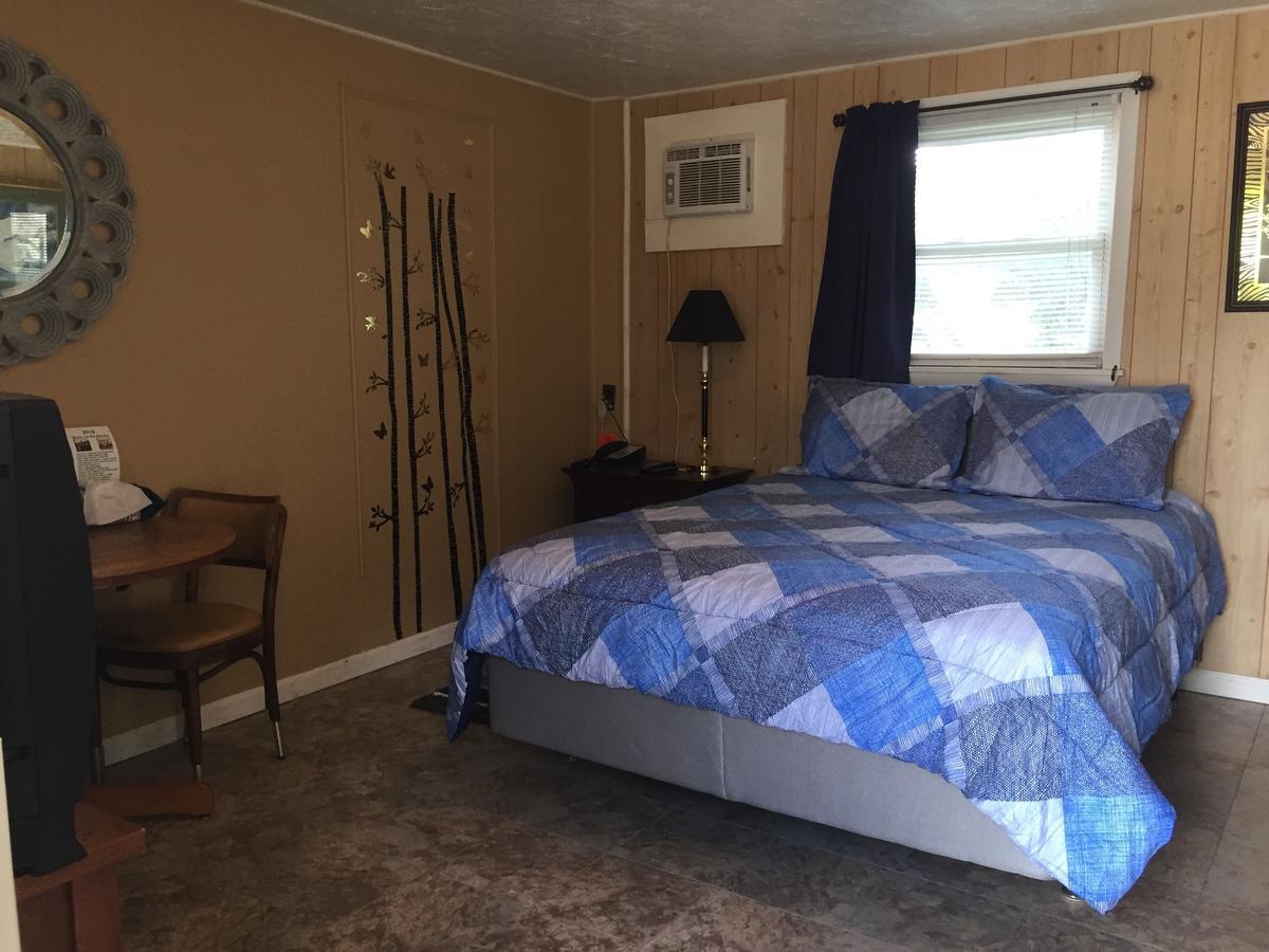 Phillips Historic Motel & Cottages Робинсвил Екстериор снимка